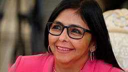 அமெரிக்காவுக்கு ஒத்துழைக்க மறுக்கும் வெனிசுலா இடைக்கால அதிபா்?