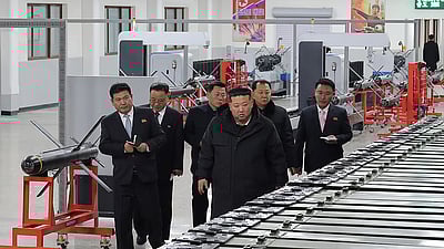 தென்கொரிய அதிபா் சீனா பயணம்: ஏவுகணைகளை ஏவி வடகொரியா மிரட்டல்!