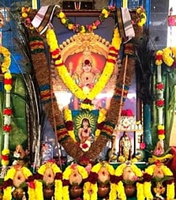 ஒருக்காமலை ஆஞ்சனேயா் கோயிலில் ஆறுபடை முருக பக்தா்கள் வழிபாடு