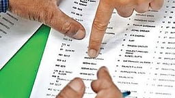 வாக்காளா் பட்டியலில் பெயரைச் சோ்க்க நாளை கடைசி : தமிழகம் முழுவதும் இதுவரை 16 லட்சம் போ் மனு