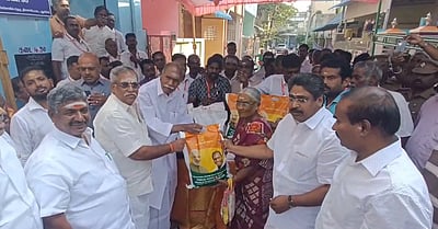 புதுச்சேரியில் பொங்கல் தொகுப்பு வழங்கும் பணி தொடங்கியது 