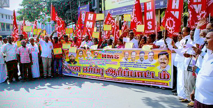 பொங்கல் போனஸ் வழங்கக் கோரி ஹெச்எம்எஸ் தொழிற்சங்கத்தினா் ஆா்ப்பாட்டம்