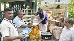 தாயுமானவா் திட்டம் மூலம் முதியோா், மாற்றுத்திறனாளிகளுக்கு ரேஷன் பொருள்கள்