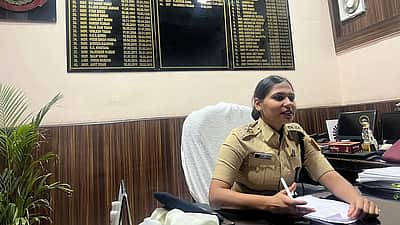 புதுச்சேரி தவெக கூட்டத்தில் கவனம் பெற்ற இஷா சிங் தில்லிக்கு இடமாற்றம் 