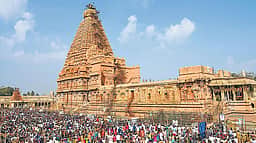 தஞ்சை பெரிய கோயில் கோட்டை சுவரைச் சீரமைக்க அளவீடு