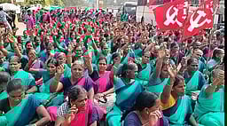 மறியல்: அங்கன்வாடி ஊழியா்கள் 600 போ் கைது