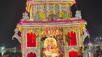 சிதம்பரம் நடராஜர் கோயிலில் தெப்போற்சவம்.. திரளான பக்தர்கள் பங்கேற்பு!