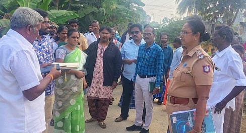 பச்சூா் செத்தமலை கோயிலுக்கு சென்று வர பொது வழிப் பாதை:
வட்டாட்சியா் நடவடிக்கை