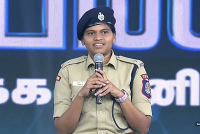 கனவுகளுக்கு வறுமை தடையல்ல... மாணவர்களைக் கவர்ந்த இன்பா ஐபிஎஸ் பேச்சு!