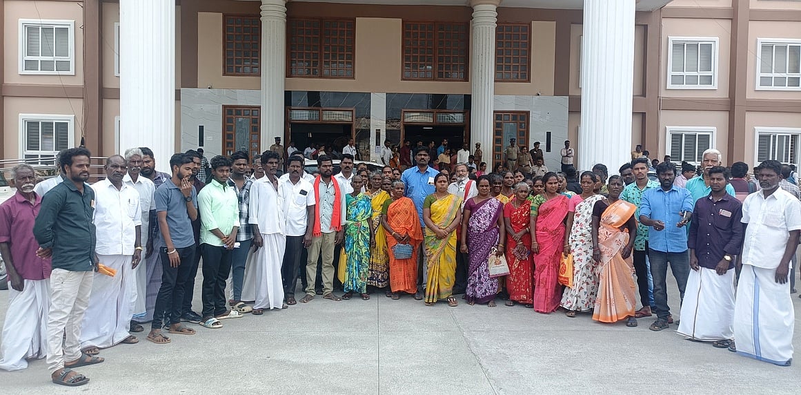 கட்டுமானத் தொழிலாளா்களுக்கு பொங்கல் போனஸ் வழங்க வலியுறுத்தி ஆா்ப்பாட்டம்