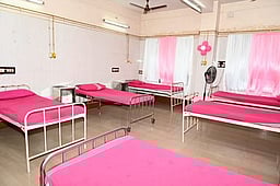 எலி மருந்தை உட்கொண்ட இரு குழந்தைகள் பெங்களூரு மருத்துவமனையில் அனுமதி