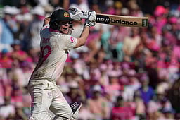 சிட்னி டெஸ்ட்: 567 ரன்களுக்கு ஆல்-அவுட்டான ஆஸ்திரேலியா.. 183 ரன்கள் முன்னிலை!