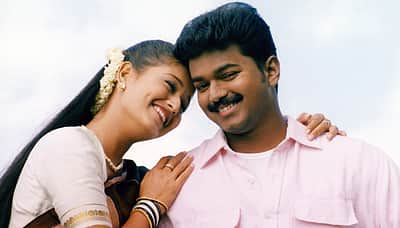 என்னைத் தாலாட்டும்... வைரலான விஜய்!