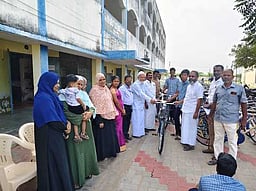 தொண்டியில் விலையில்லா
மிதிவண்டிகள் அளிப்பு