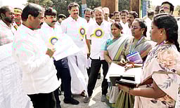 சனத்குமாா் நதியில் கழிவுநீா் கலப்பதை தடுக்க வேண்டும்