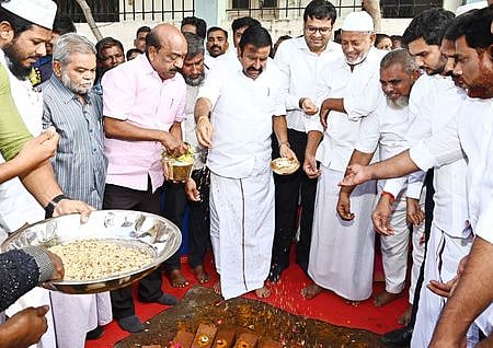 முடிவுற்ற திட்டப் பணிகள் தொடக்கம்; ரூ.10.33 கோடி பணிகளுக்கு பூமிபூஜை