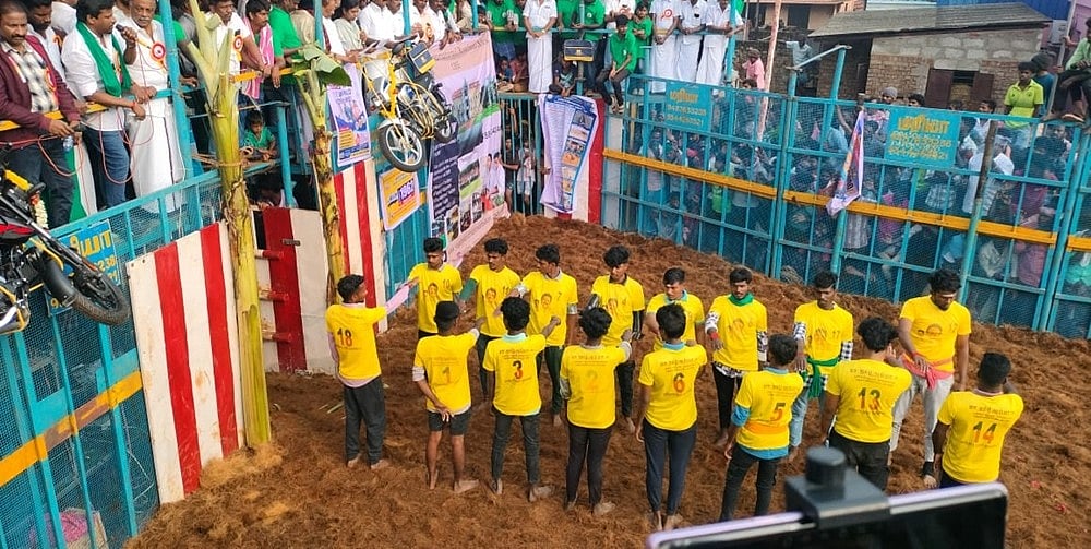 மதுரை மாவட்டத்தில் ஜல்லிக்கட்டு போட்டிகளை அரசே நடத்த வேண்டும்: உயா்நீதிமன்றம் உத்தரவு