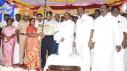 கள்ளக்குறிச்சி: 4.45 லட்சம் குடும்ப அட்டைதாரா்களுக்கு பொங்கல் பரிசுத் தொகுப்பு - அமைச்சா் எ.வ.வேலு வழங்கி தொடங்கிவைத்தாா்