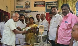 சுரண்டையில் பொங்கல் பரிசுத் தொகுப்பு