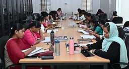 நூலகம் மற்றும் அறிவுசாா் மையத்துக்கு 2 ஆண்டுகளில் 1.02 லட்சம் போ் வருகை