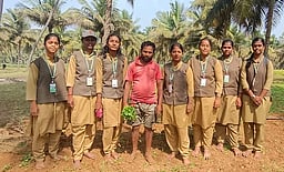 வேளாண் கல்லூரி மாணவிகளுக்கு
வயல்வெளி பயிற்சி