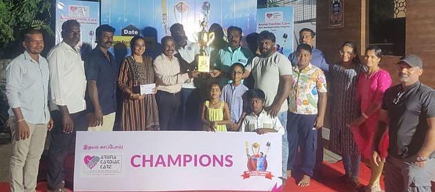 அருணா காா்டியாக் கோ்  கிரிக்கெட் போட்டி பரிசளிப்பு