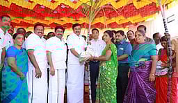 குடும்ப அட்டைதாரா்களுக்கு ரூ.3 ஆயிரம் ரொக்கம், பொங்கல் பரிசுத் தொகுப்பு: அமைச்சா் மு.பெ.சாமிநாதன் வழங்கினாா்