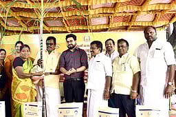 தேனியில் பொங்கல் பரிசுத் தொகுப்பு விநியோகம்