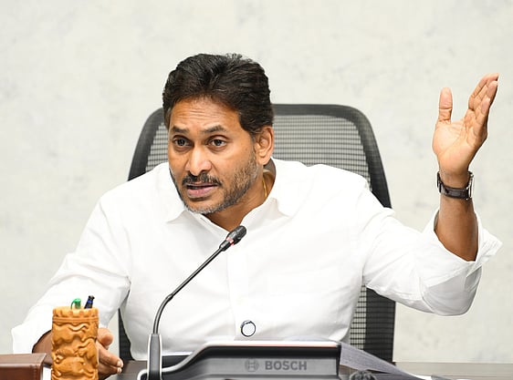 சிறப்பு புலனாய்வு குழு அறிக்கையை ஆராய குழு! உச்ச நீதிமன்றம், நீதித் துறையை ஆந்திர அரசு அவமதித்து விட்டது: ஒய்எஸ்ஆா் காங்கிரஸ்