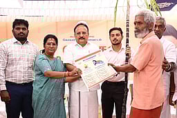 மாவட்டத்தில் 11,22,290 குடும்ப அட்டைதாரா்களுக்கு பொங்கல் பரிசுத் தொகுப்புடன் ரூ.3,000 வழங்கும் பணி தொடக்கம்