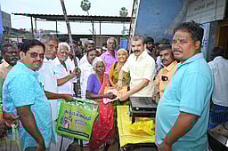 நெல்லை ரேஷன் கடைகளில் பொங்கல் பரிசு தொகுப்பு விநியோகம்