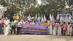 பால் கொள்முதல் விலையை
உயா்த்தக் கோரி கவன ஈா்ப்பு ஆா்ப்பாட்டம்