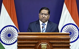 அமெரிக்காவின் 500% வரி மசோதா: இந்தியா உன்னிப்பாக கவனிக்கிறது - வெளியுறவு அமைச்சகம்