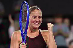 டென்னிஸ்: சபலென்கா, கரோலினா, ஜெஸிக்கா பெகுலா, மாா்த்தா அரையிறுதிக்கு தகுதி 