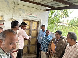 கரூா் வெண்ணைமலை கோயில் நிலத்தில் கட்டப்பட்டிருந்த வீட்டுக்கு ‘சீல்’ வைப்பு!