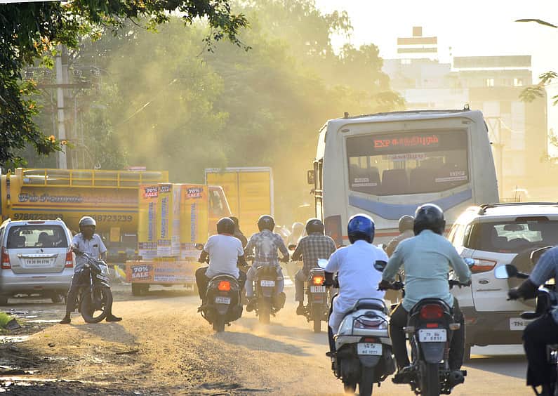 சாலைகளில் கலையும் கனவுகள் 