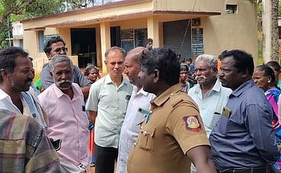 நியாய விலைக் கடை வேறு பகுதிக்கு மாற்றம்! பொங்கல் தொகுப்பை புறக்கணித்த கிராம மக்கள்!