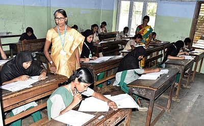 சேலம் மத்திய சிறையில் தோ்வு எழுதிய 41 கைதிகளும் தோ்ச்சி
