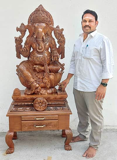 அசர வைக்கும் மரச் சிற்பங்கள்!