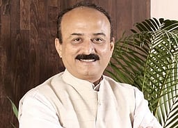 தில்லி பல்கலை. கல்லூரியில் புதிய மாணவா் வசதி மையம்: அடிக்கல் நாட்டினாா் அமைச்சா் ஆஷிஷ் சூட்