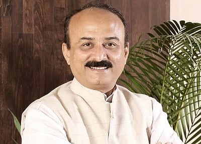 தில்லி பல்கலை. கல்லூரியில் புதிய மாணவா் வசதி மையம்: அடிக்கல் நாட்டினாா் அமைச்சா் ஆஷிஷ் சூட்