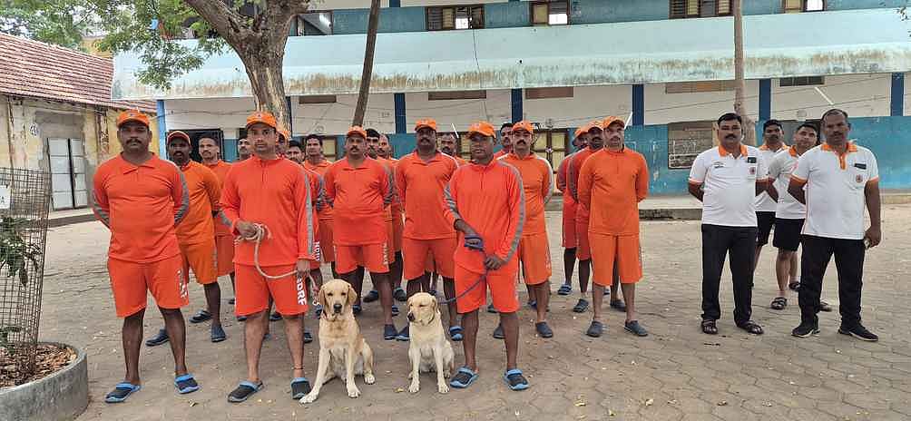 கடலூா் வந்த பேரிடா் மீட்புப் படை...