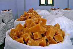 பிலிக்கல்பாலையம் சந்தையில்
வெல்லம் விலை சரிவு