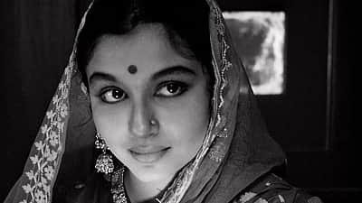 14 வயதில் நடித்தது எப்படி?  சத்யஜித் ராய் உடனான அனுபவம் பகிர்ந்த ஷர்மிளா தாக்குர்! 