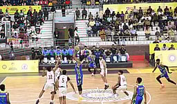 தேசிய சீனியா் கூடைப்பந்து: இறுதிச் சுற்றில் தமிழகம்-ரயில்வே ஆடவா்