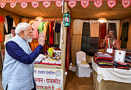 இந்திய அரசியலில் இதுவரை இல்லாத ஸ்திரத்தன்மை: பிரதமா் மோடி பெருமிதம்!