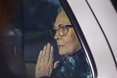 சிகிச்சை முடிந்து வீடு திரும்பினார் சோனியா காந்தி!