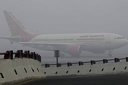 கரும்புகையை வெளியேற்றும்
பொருள்களை எரிக்க வேண்டாம்:
விமான நிலைய நிா்வாகம்!