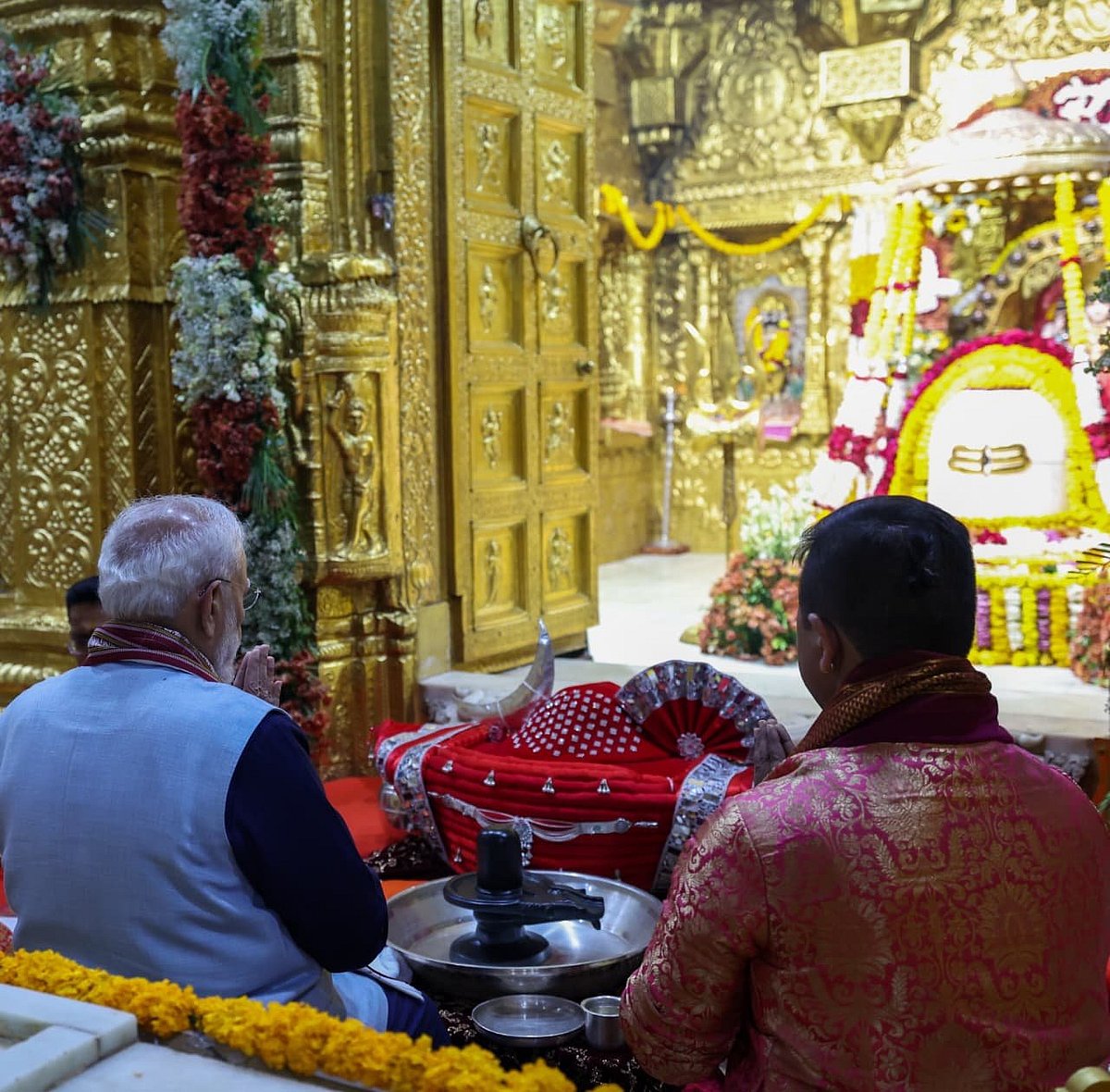 சோம்நாத் கோயிலில் பிரதமர் மோடி வழிபாடு.