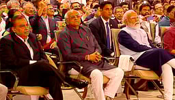 இந்தியாவைக் காக்கும் ‘பெரும் சுவா்’ பிரதமா் மோடி: முகேஷ் அம்பானி புகழாரம்!